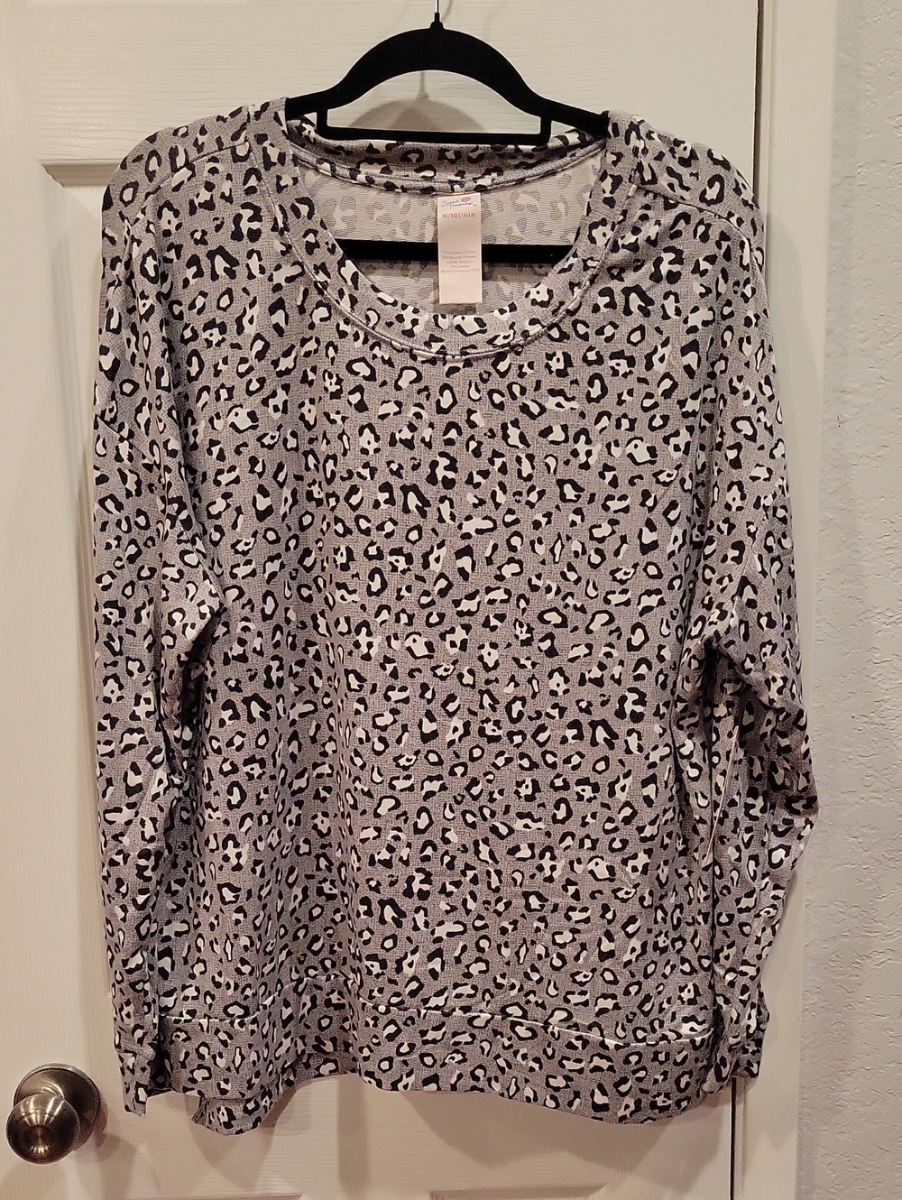 Secret Treasures Gray and Black Leopard Print Pullover Sweatshirt